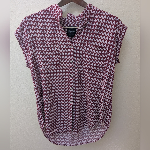 Jach's Girlfriend Red + White Chevron Cuffed Sleeve Button Down Blouse. Size M - Picture 2 of 6